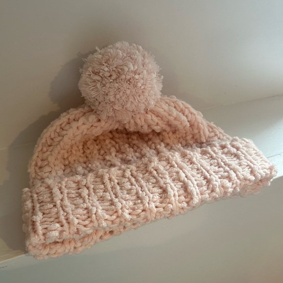 Super soft, baby pink sweetness all rolled up into one adorable set 💕 - Picture 2 of 6